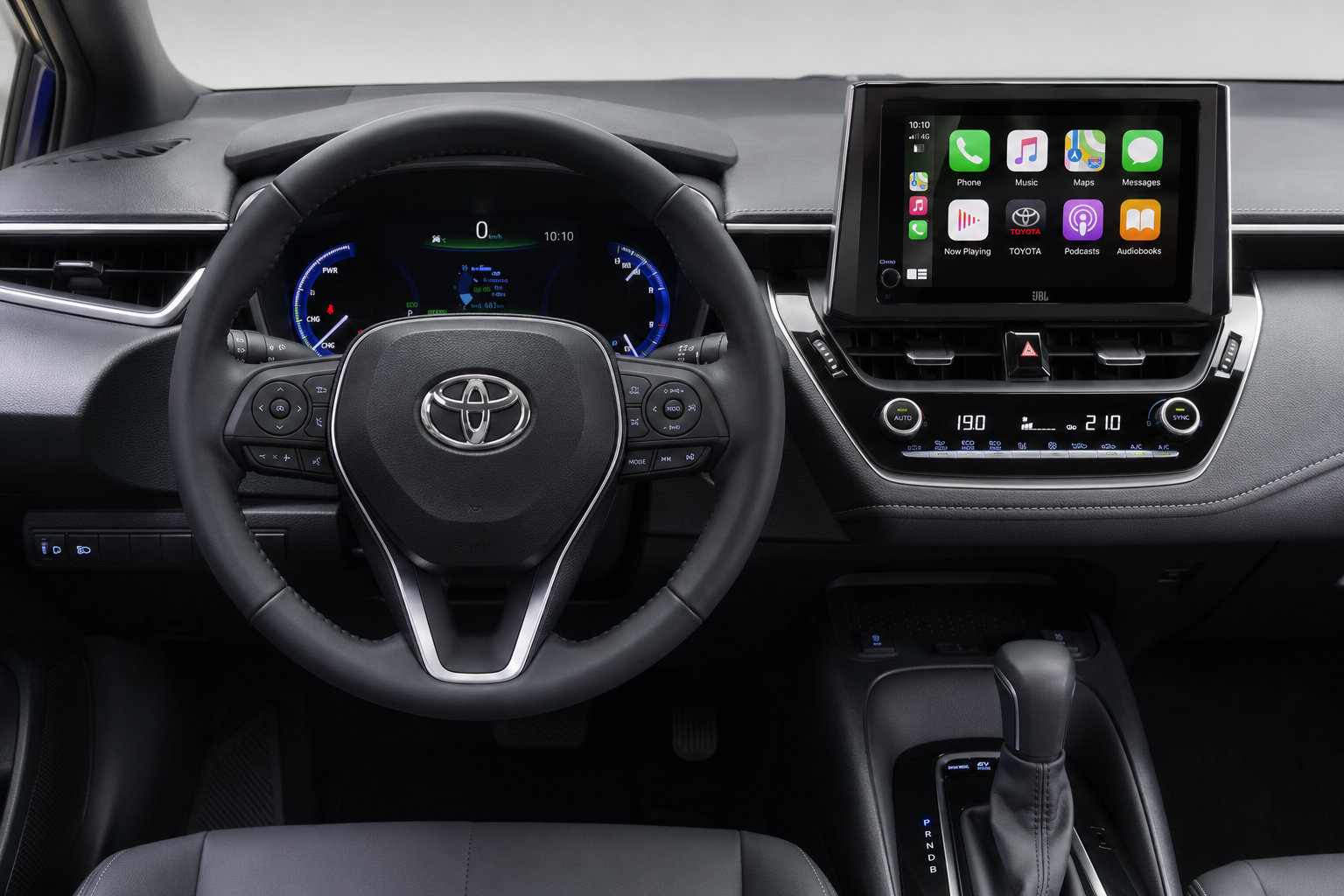 Corolla Hybrid mostrando o volante, a central multimídia e o painel digital