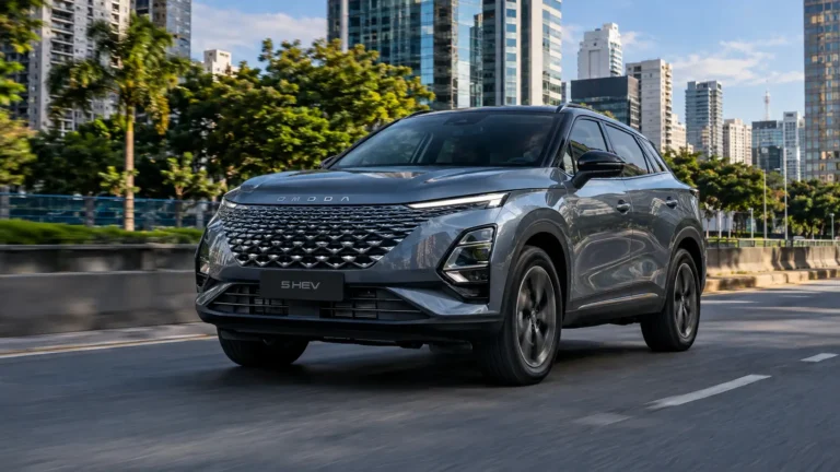 Omoda 5 HEV tem problemas? Omoda 5 HEV SUV híbrido em ambiente urbano brasileiro